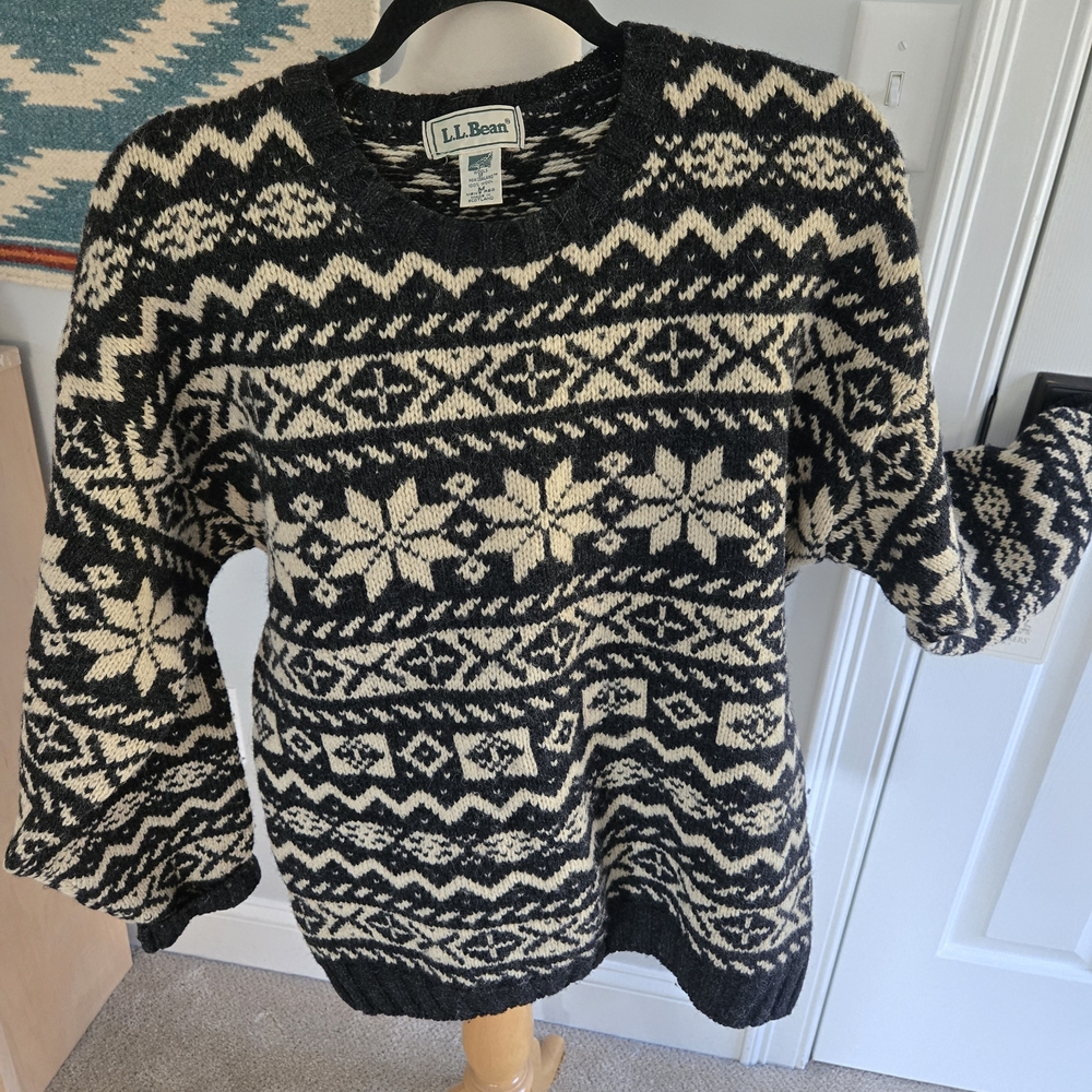 L.L. Bean Vintage men's Sweater Black and Cream Pattern Size M Made In Scotland